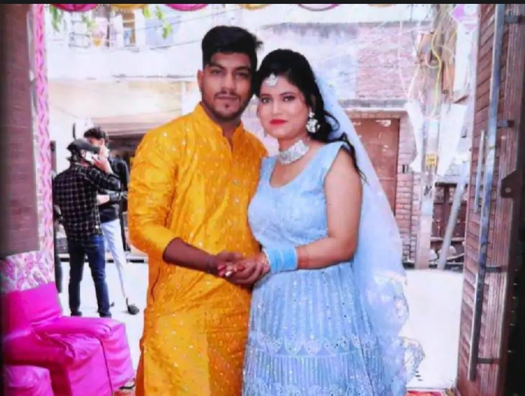 Seeing her husband's dead body, a woman jumped from the balcony, died