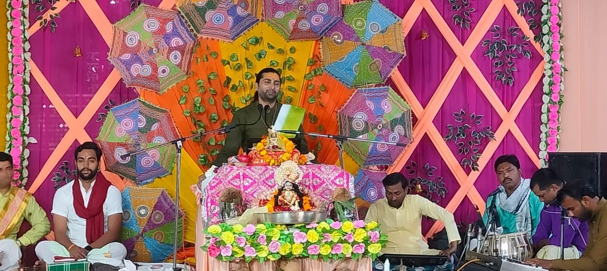 Vedavyasa was a great man endowed with supernatural powers: Acharya