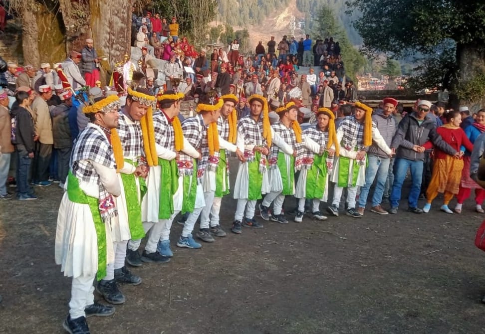 Devotees gathered to have darshan of deity Vasuki Nag