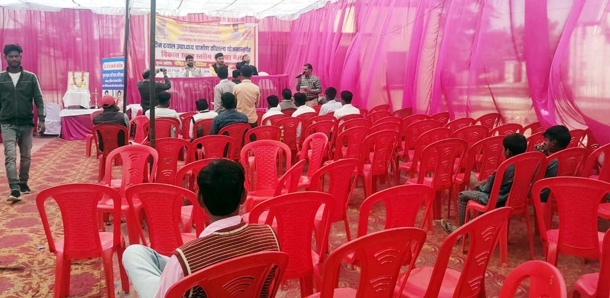 Made to wait for three hours, employment fair started again