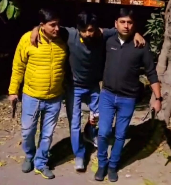 Two criminals involved in robbery worth Rs 1.5 crore arrested in encounter