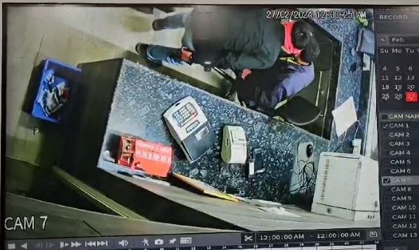 Fearless scoundrel... looted 27 thousand rupees at petrol pump in Bahalgarh by showing pistol