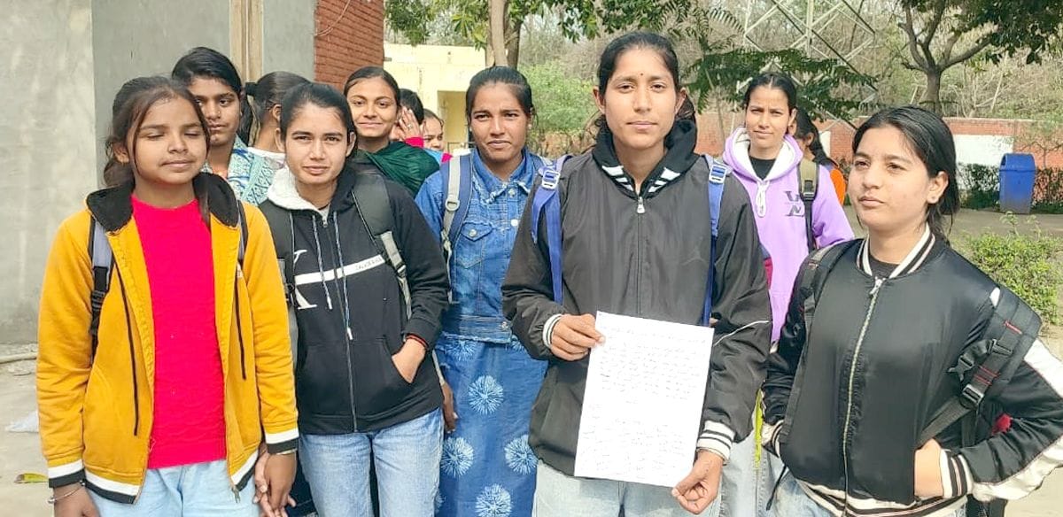 Students demonstrated to demand the introduction of buses
