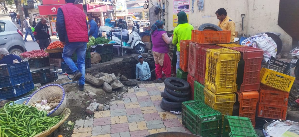After the tussle, construction of the main gate of the Municipal Corporation started again