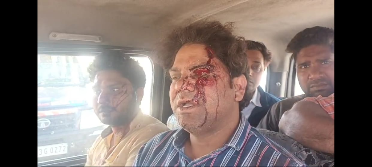 Firing and stone pelting in dispute over possession of shop, four injured