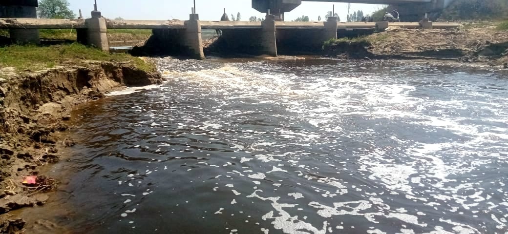 Why is the flour getting dirty, where does the black water come from?