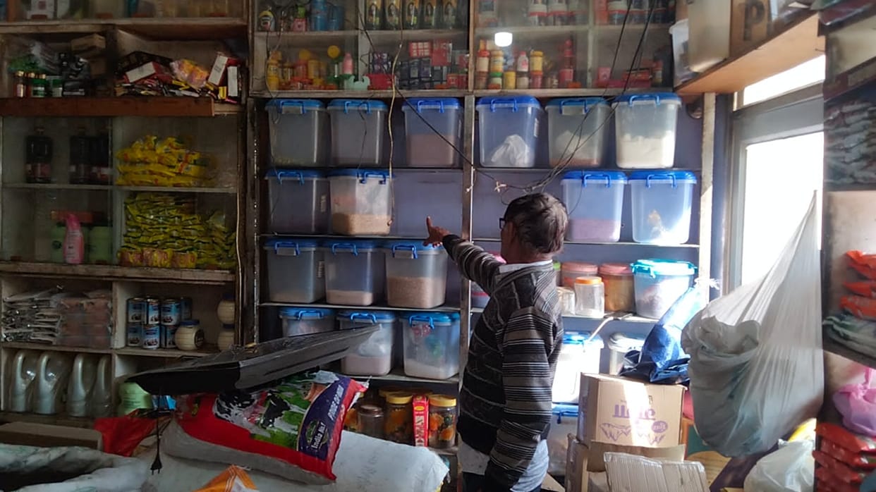 Locks of three shops broken on Budhlada Road, goods and cash worth lakhs stolen
