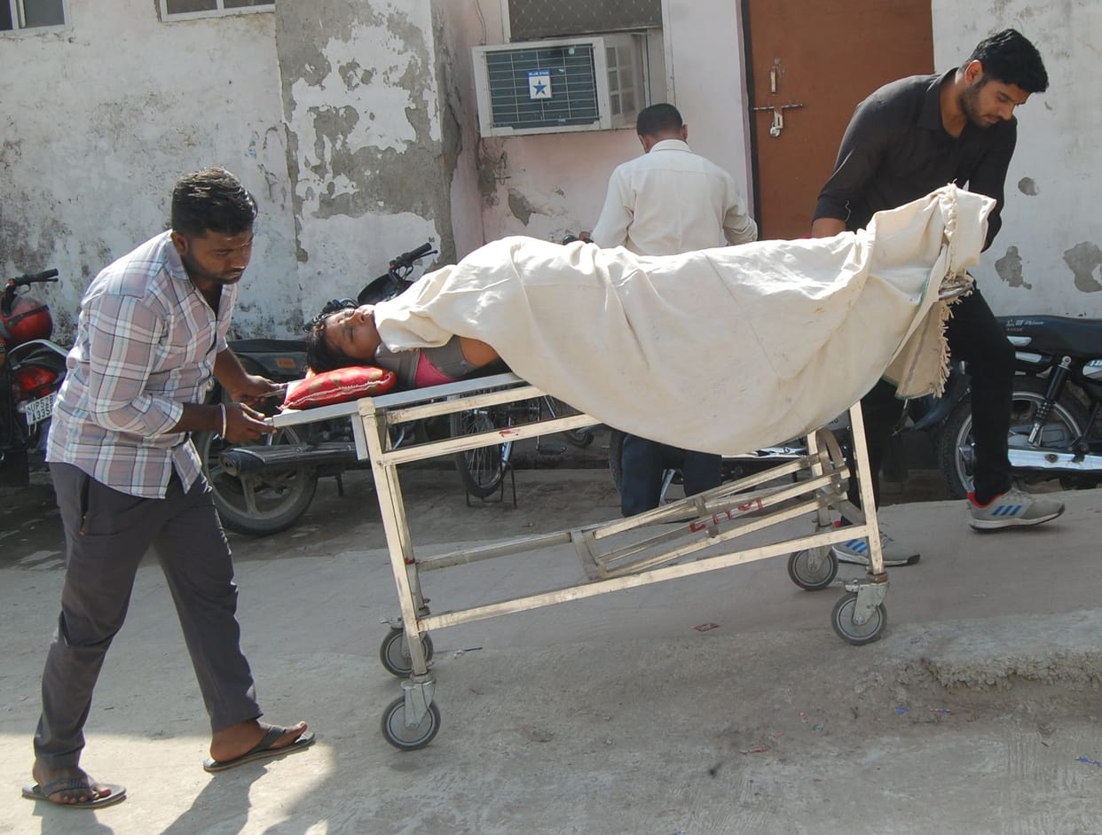 Attendants in the medical college have to pull the stretcher themselves, causing problems