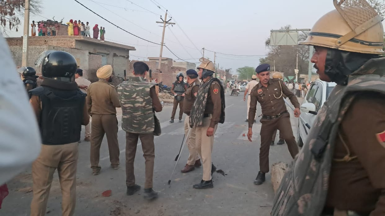 Controversy over Gurudwara in village Bhambhoor, people pelting stones
