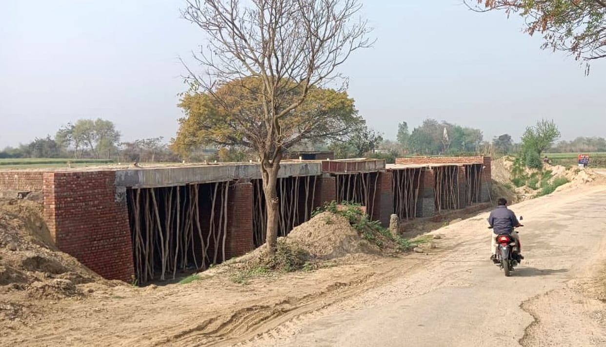 Construction work of Aril river bridge in final stage, vehicles will run soon