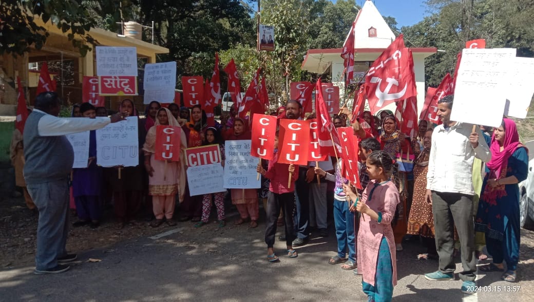 Workers angry over lack of registration and renewal in Labor Welfare Board