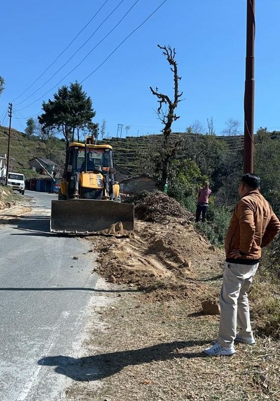 Hotmix started on Laluwapani-Banlekh road