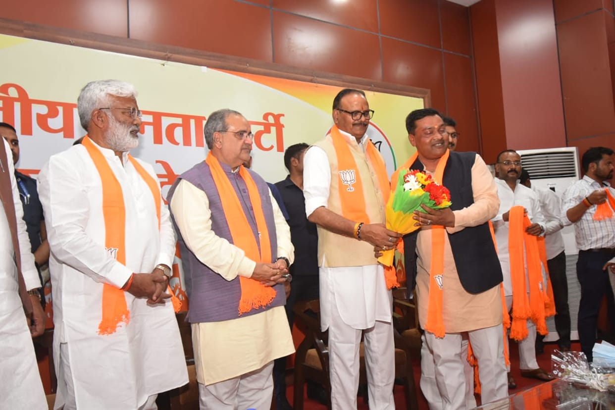 Kalinagar, Bilsanda and Barkheda chairman took membership of BJP in Pilibhit