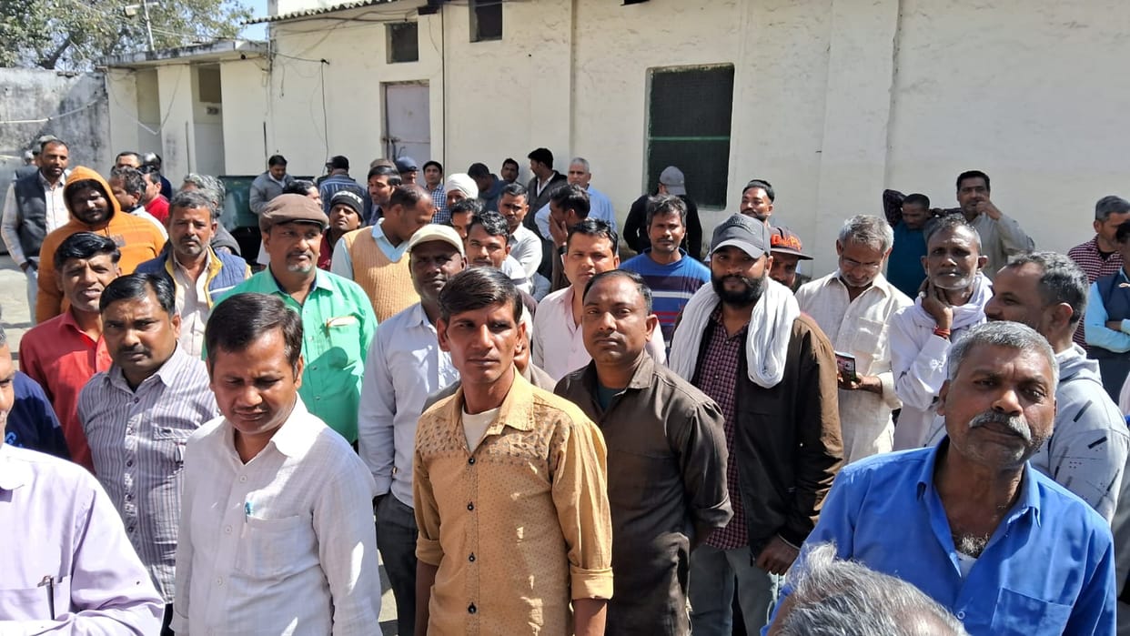 Workers got angry in protest against the notice and created ruckus