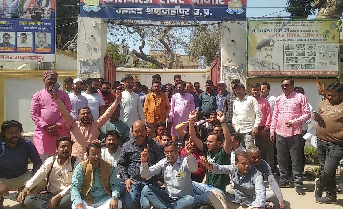 Councilors protest at Sadar police station gate