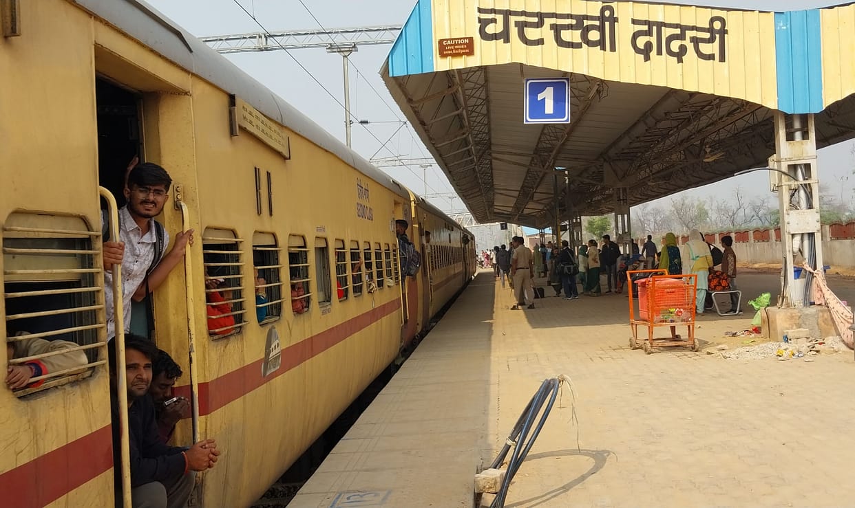 Vaishnodevi and Agra Cantt train will stop at Dadri station