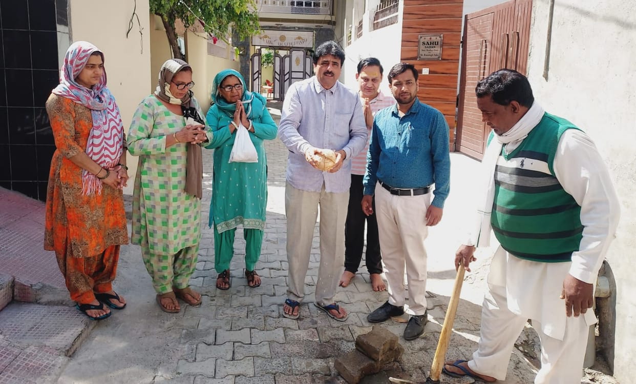 There was a competition to lay the foundation stone