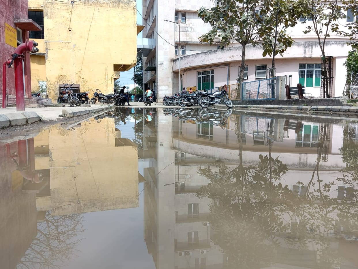 Women's hospital filled with water for months, disease can spread