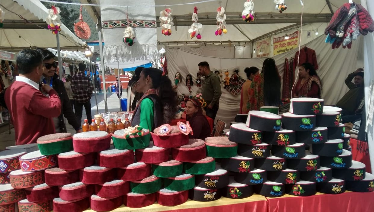 Crowd gathered in Shivratri fair, people shopped extensively