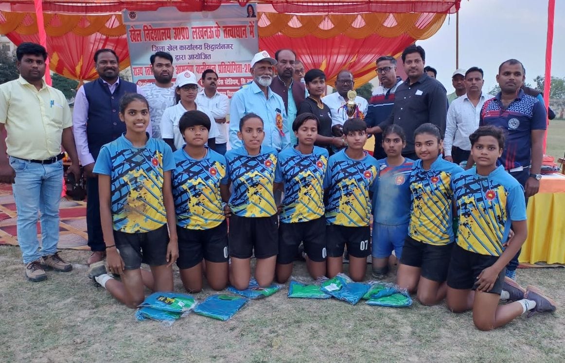 Volleyball: Gorakhpur defeated Lucknow and captured the trophy.