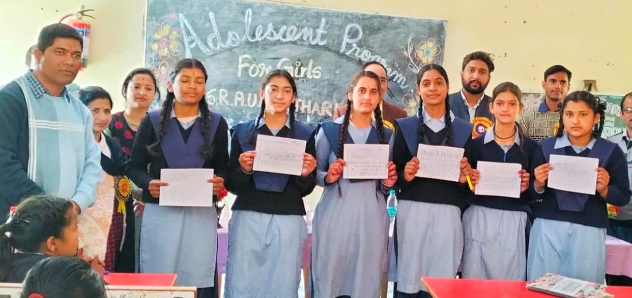 Isha tops in painting and Sakshi tops in essay