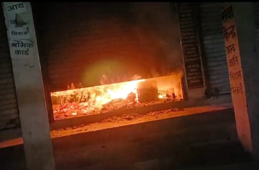 Fire broke out in shop under suspicious circumstances, Rs 52300 burnt