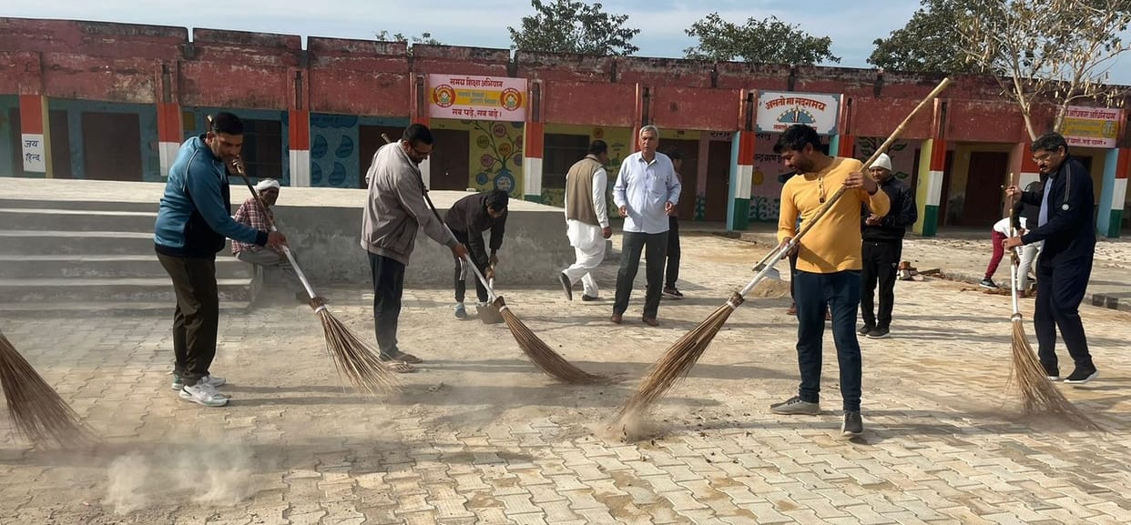 Along with adopting cleanliness, the message was also given to stay away from drugs.