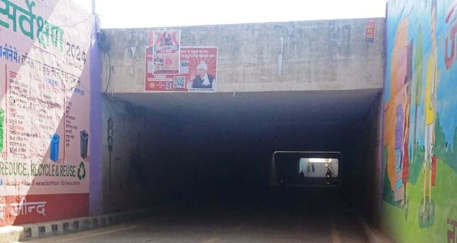 The light in the underpass is in a bad place, the shadow remains dark