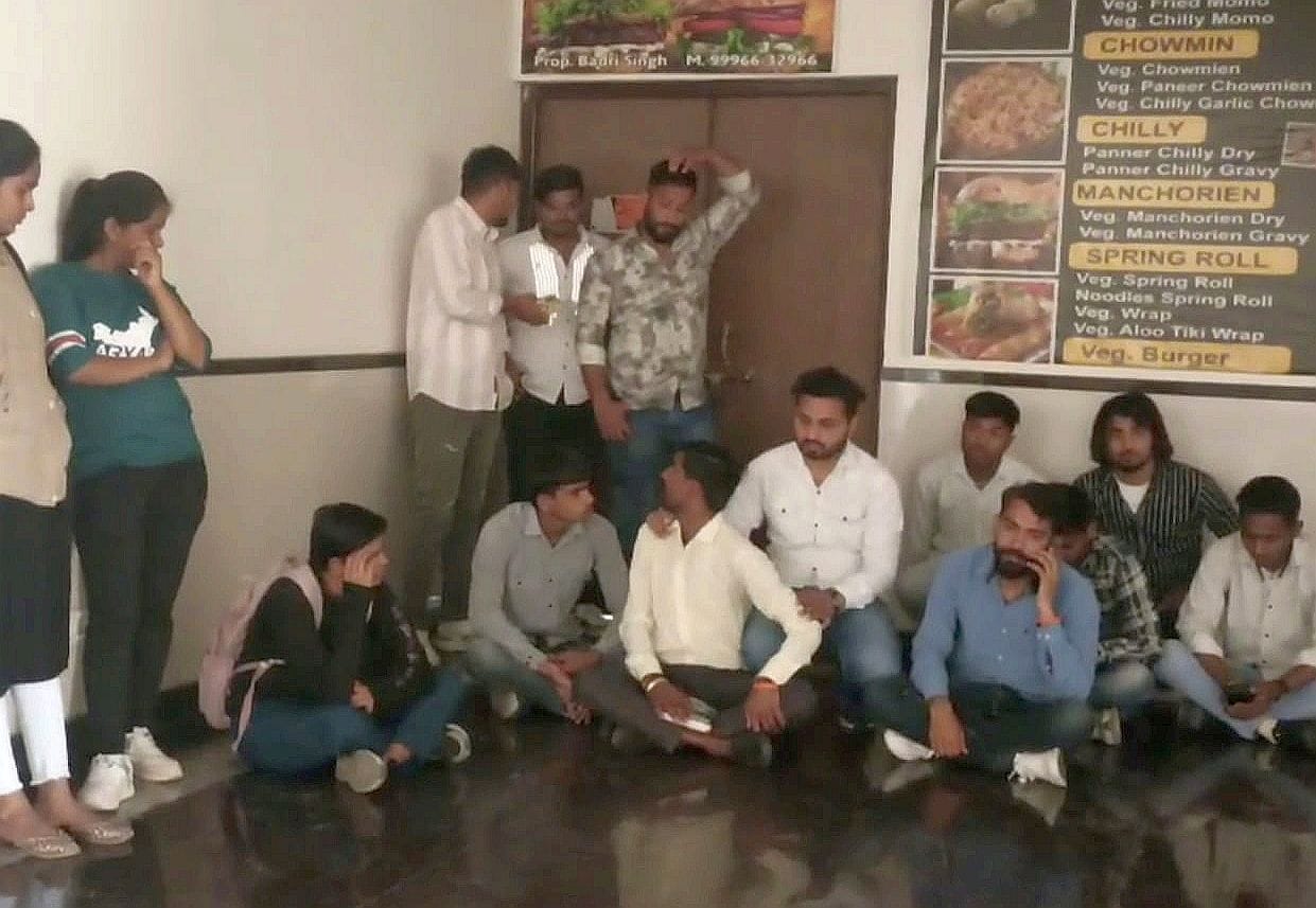 ABVP workers locked the university canteen alleging poor quality items were available.