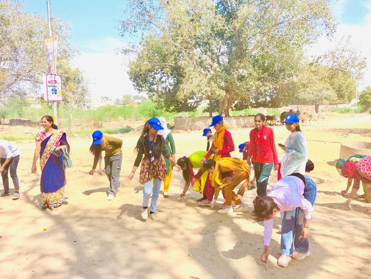 Volunteers did the cleaning and gave a message of awareness.