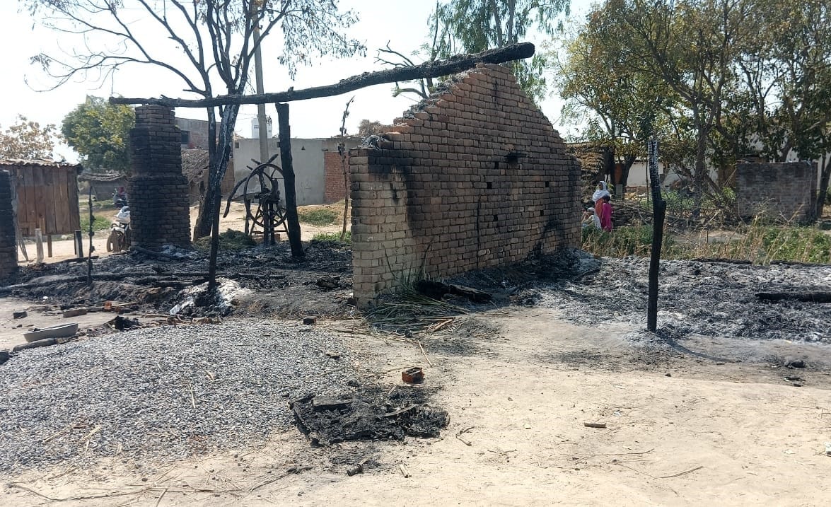 Fire breaks out in hut, three cattle burnt