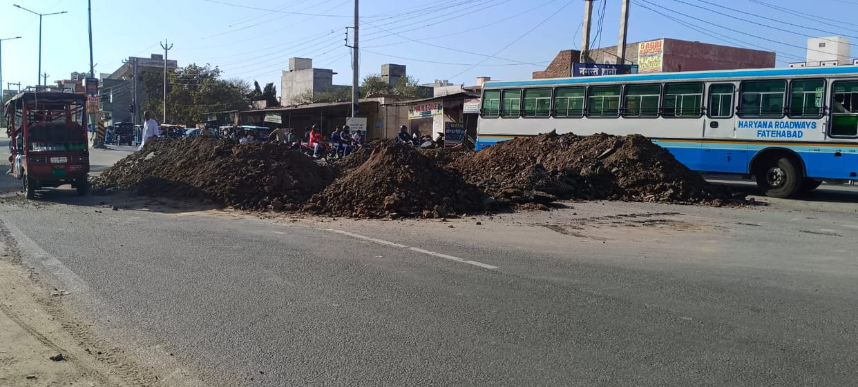 Deep potholes in the middle of the highway, department forgot to put signs