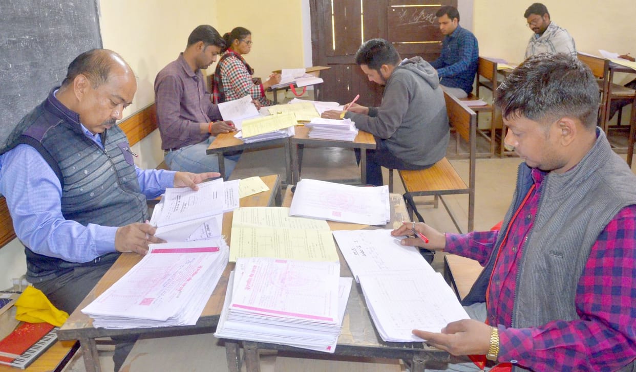 Evaluation: 748 examiners remained absent on the second day