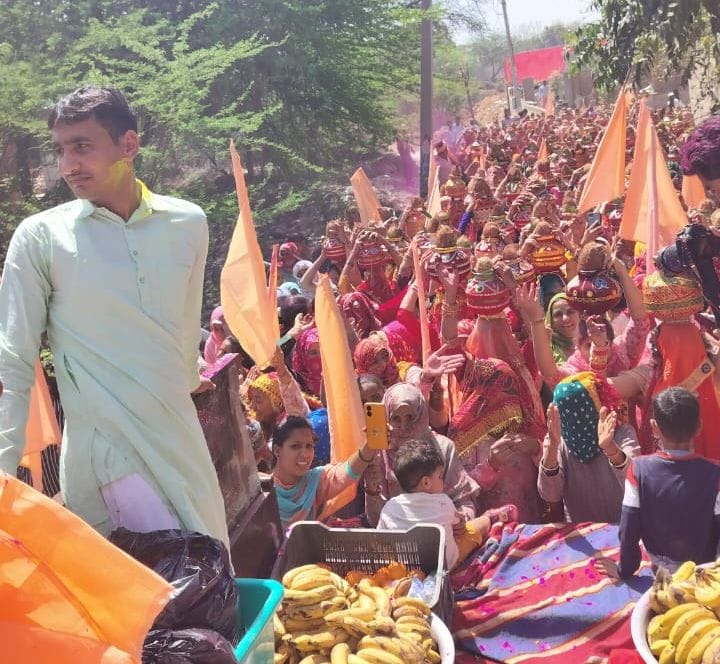 Before the consecration of life, women took out Kalash Yatra in the village.
