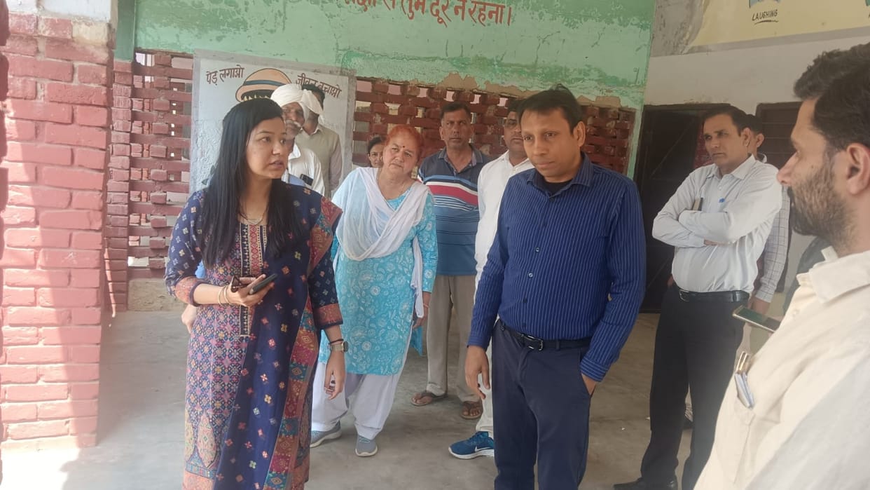 Deputy Commissioner Monica Gupta inspected the polling stations.