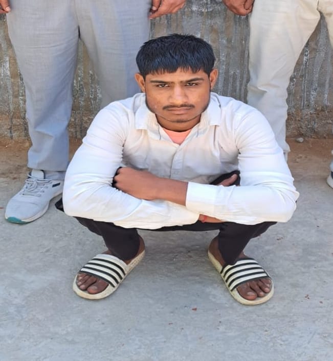 Accused of providing illegal weapons arrested