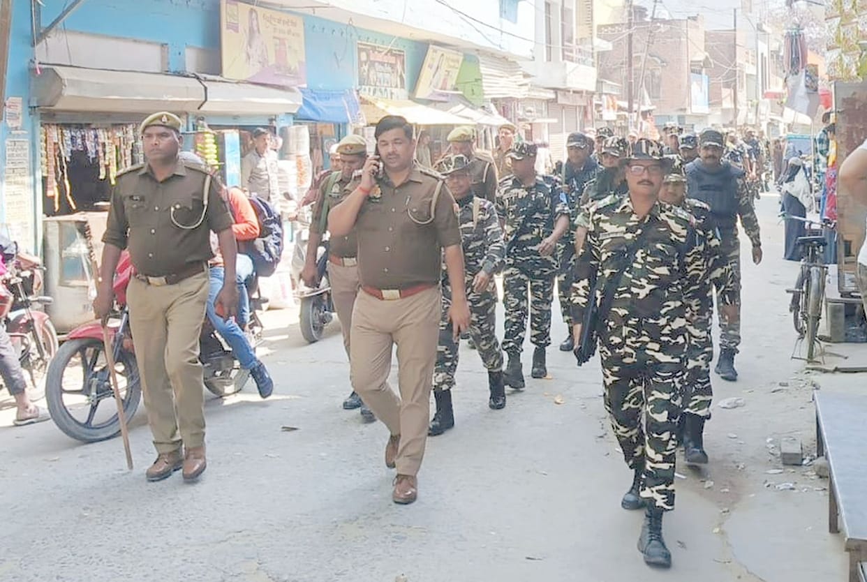 Police conducted flag march with paramilitary force