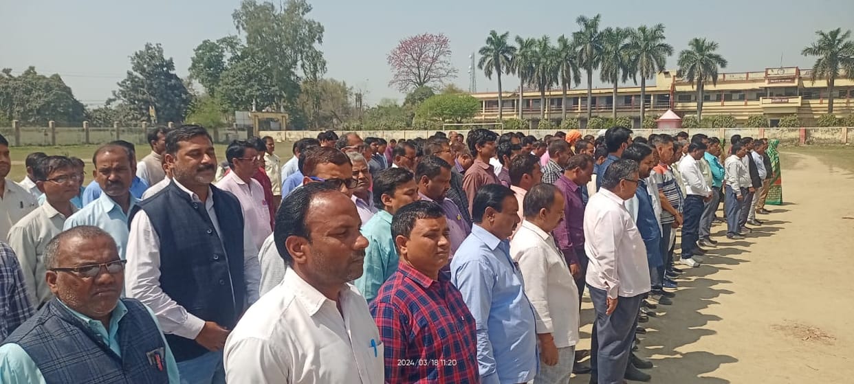 Teachers did not evaluate in protest against the murder of a teacher in Muzaffarnagar.
