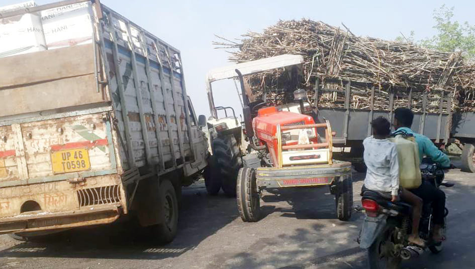 While trying to save the pickup, the tractor-trolley overturned in the ditch.