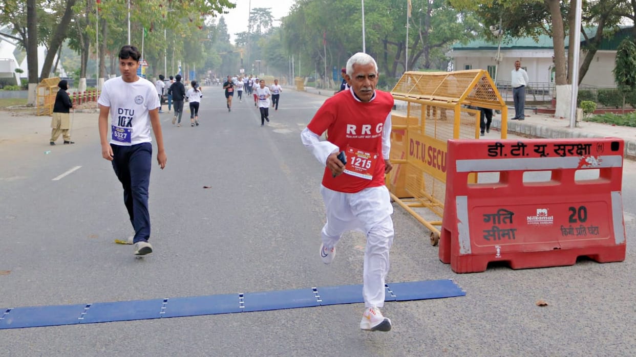 75 year old Ramphal completed 10 kilometer marathon in 56:27 minutes.