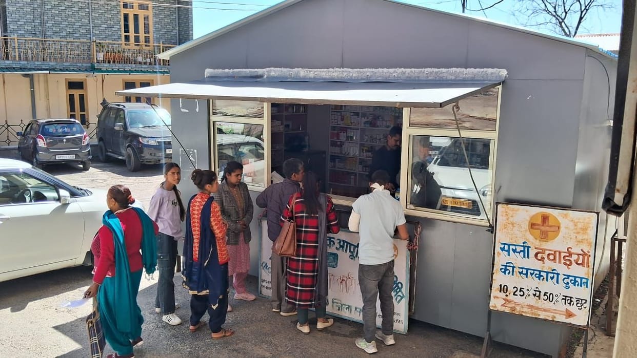 Shortage of injections, glucose and oxygen masks, patients forced to buy outside