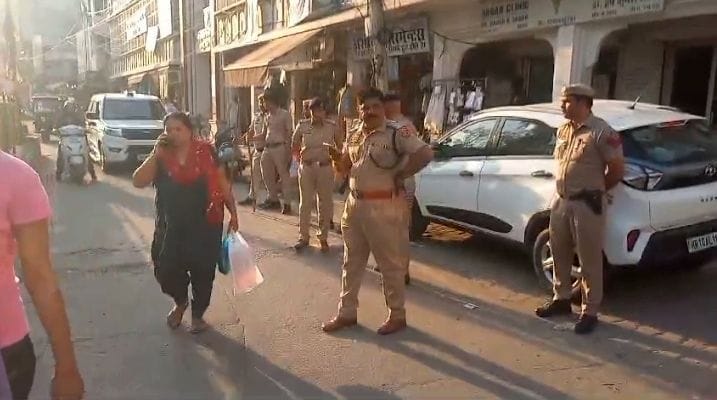 Police came on the road to stop vehicle theft, foot patrolling