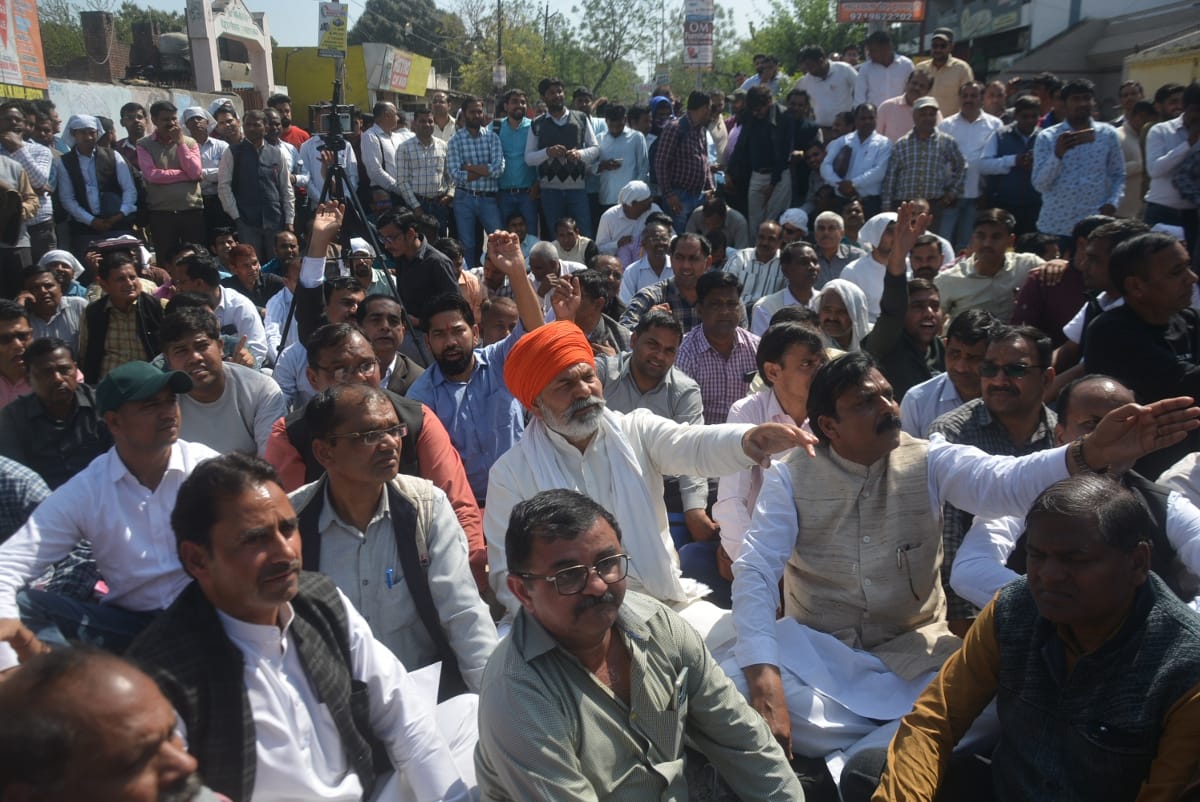 Boycott of evaluation in protest against teacher's murder, six hours strike