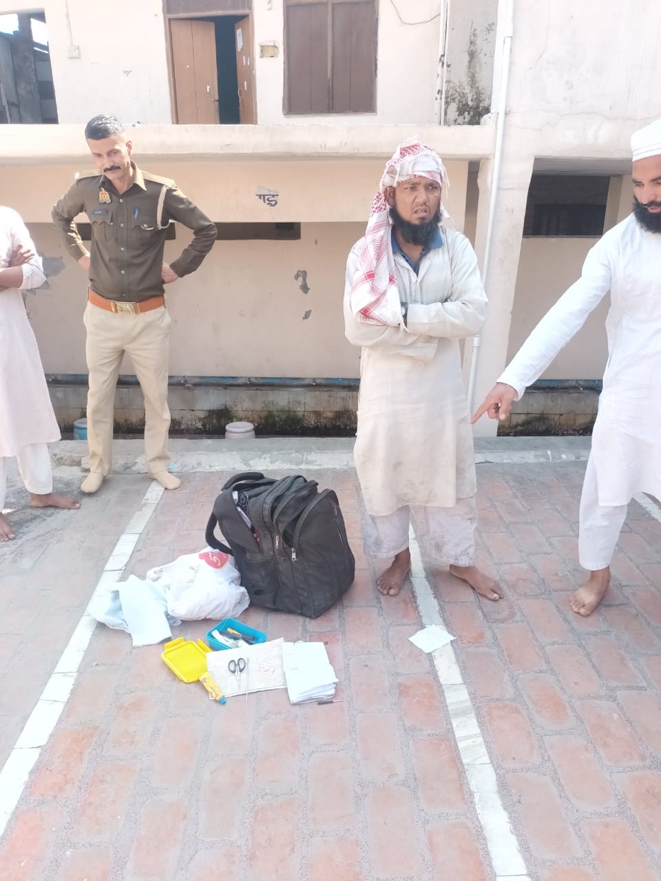 Suspect caught in mosque, 12 SIM cards recovered