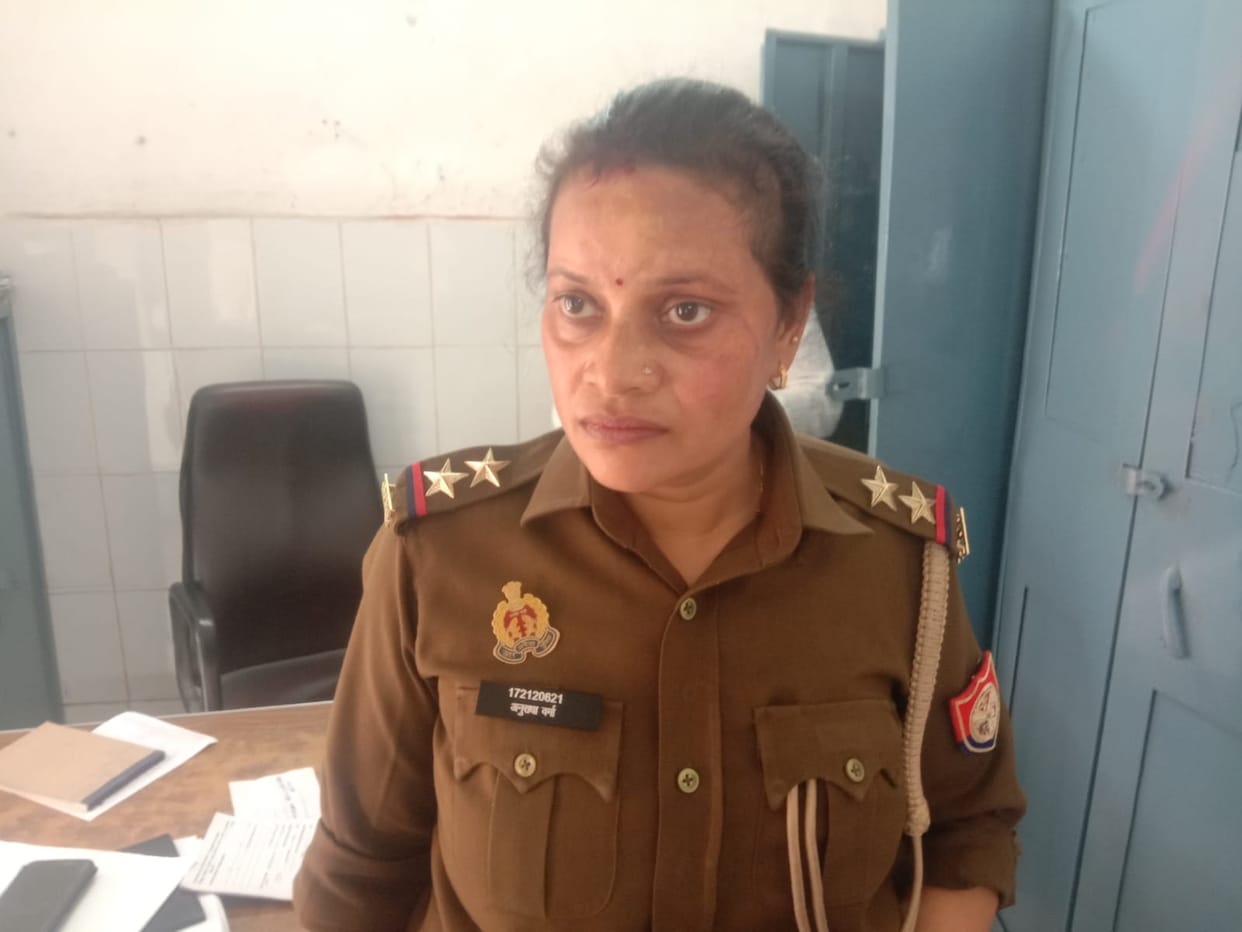 Fight between female inspector and daughter of Kargil martyr in Kotwali