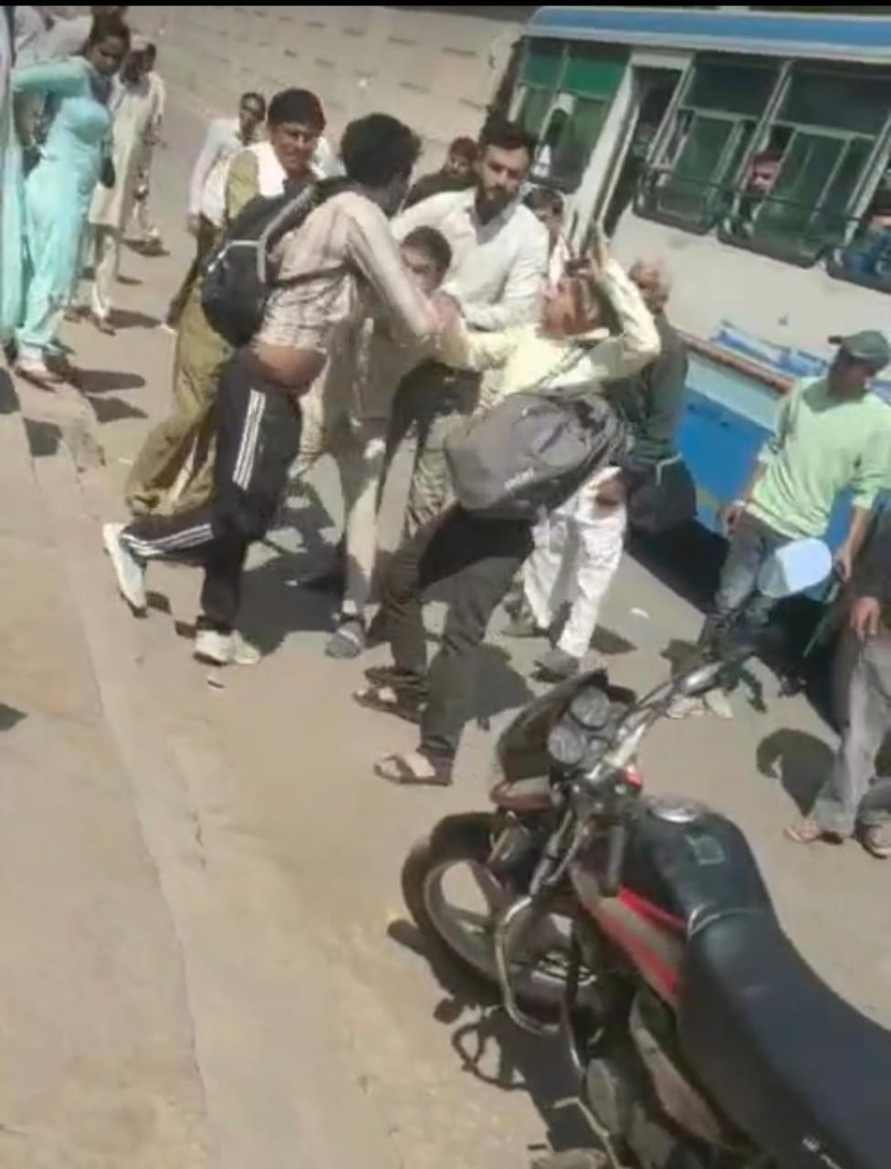 Dispute over ticket in bus, driver-conductor beats up passenger