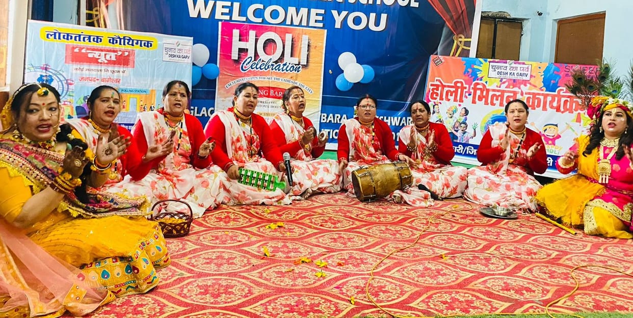 In the Bagnath temple, Holyars performed rag bandhan and applied abir-gulal