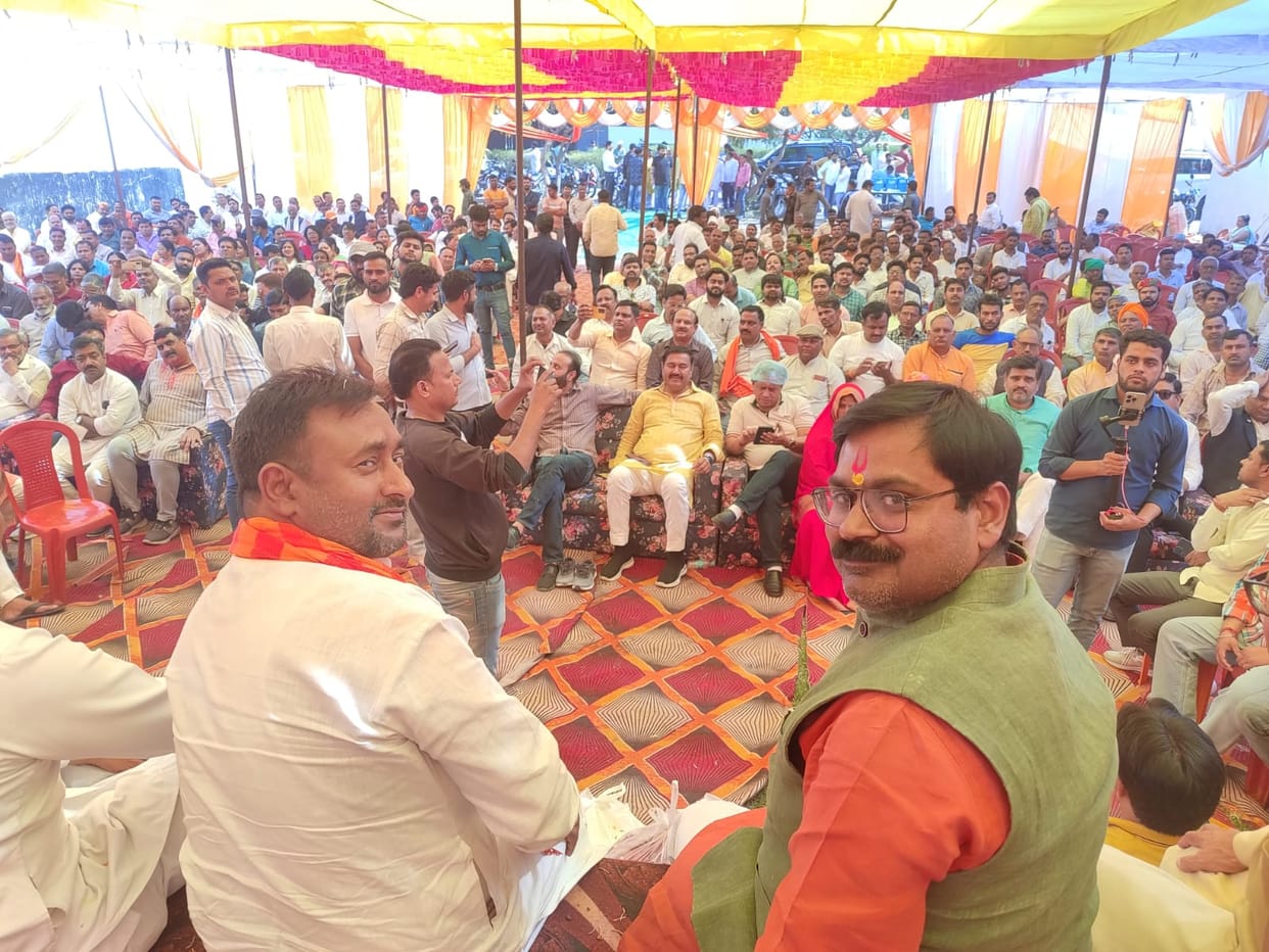 BJP officials danced at Holi Milan function