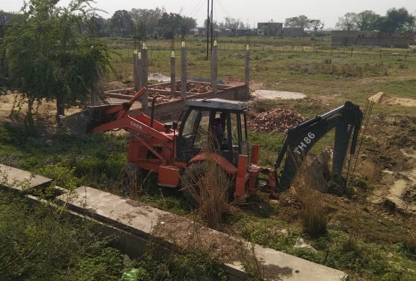 Administration's bulldozer on illegal construction
