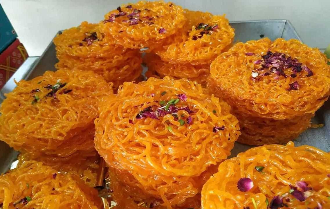 Sindhi Gheer and Karachi Samosa will make Holi special